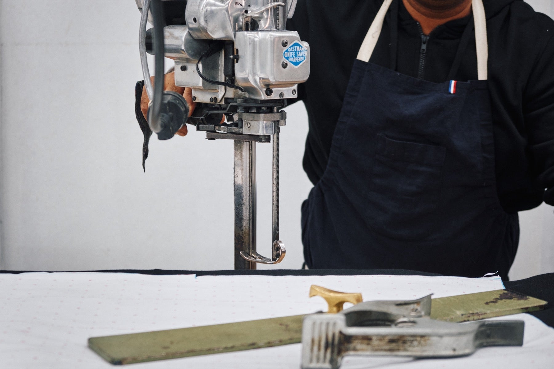 Découpe du textile en atelier